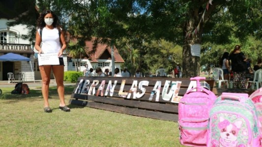 Una organización de padres pide el regreso de las clases presenciales