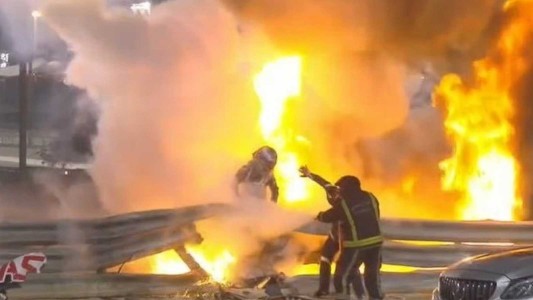 Grosjean sale del hospital tres días después de su accidente