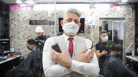 Una peluquería pinta gratis el mechón de Diego Maradona para homenajearlo