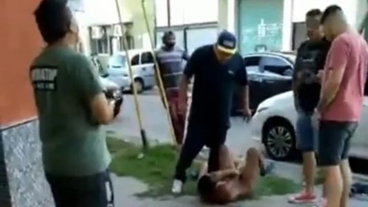 Lincharon y desnudaron a un adolescente acusado de robar un celular