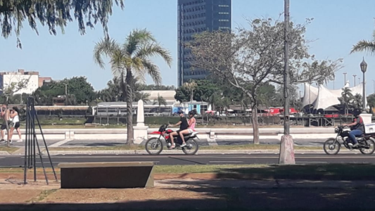 Viernes agobiante en la ciudad: ¿Se viene el alivio esta noche?