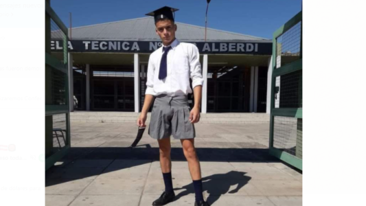 Tucumán: lo discriminaron por asistir al acto de egresados con pollera