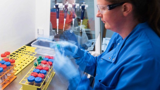 La ANMAT trabaja en el registro de cuatro vacunas contra el Covid-19