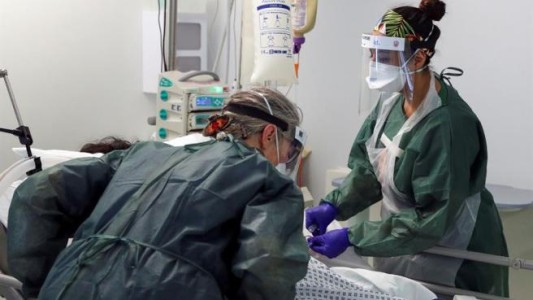 Descubren una "nueva variante" del coronavirus que se propaga con gran rapidez