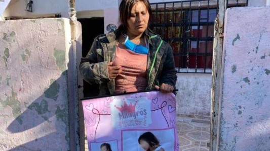 Habló la madre de la chica violada en manada por 10 hombres: "Pensé que se moría en mis brazos"