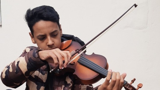 Dylan, el "Messi del violín", contó cómo ayudó a su papá cuando no pudo cobrar el aguinaldo