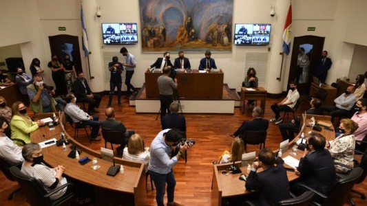 Iluminación y bacheo: los ejes del aprobado Presupuesto 2021