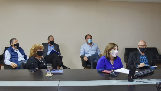 Paritarias: El gobierno se reúne hoy con los gremios estatales y docentes