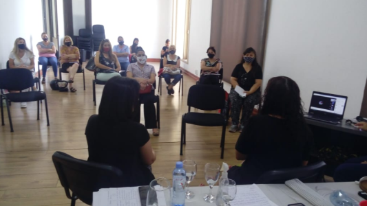 Fiestas cuidadas: Brindaron una charla para acompañar a las personas mayores