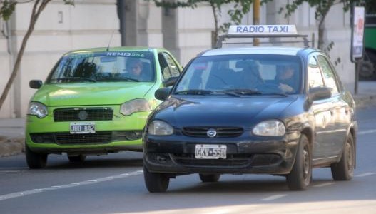 Aumentó la bajada de bandera de los taxis en Santa Fe