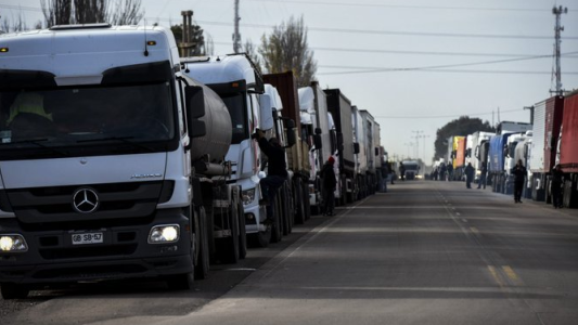 Sigue el paro de los aceiteros: Hay 4 mil camiones varados
