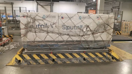 Llegó el avión de Aerolíneas Argentinas a Moscú y ya está listo el cargamento de vacunas