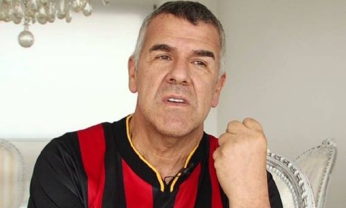 Vandalizaron con pintura y excremento la marquesina del teatro en el que iba a actuar Dady Brieva