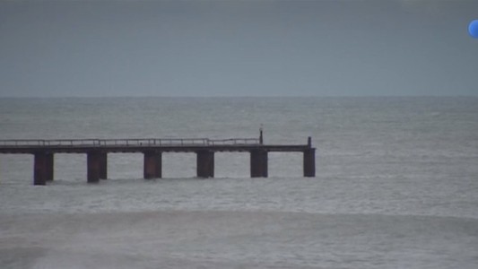 Preocupación por el color marrón del mar en la zona norte de Mar del Plata
