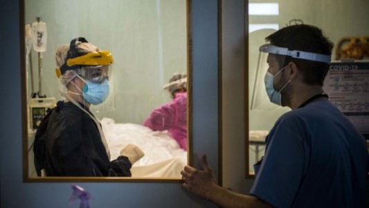 Infectólogos observan como eficaz un posible "toque de queda sanitario"