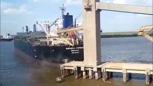Un buque embistió un muelle en el puerto de San Lorenzo