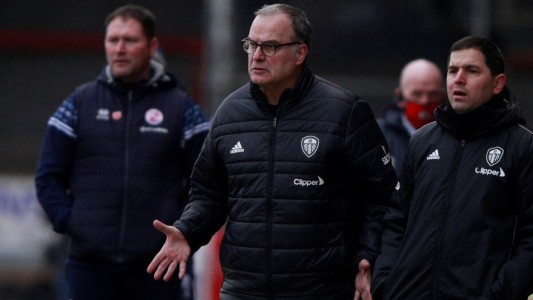 El Leeds de Bielsa perdió con equipo de la cuarta división y quedó eliminado de FA Cup