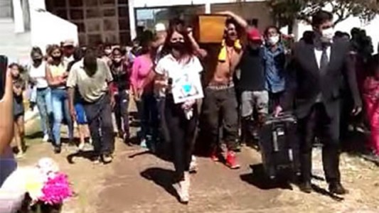 Indignación en Concordia por un masivo cortejo fúnebre al ritmo de cumbia