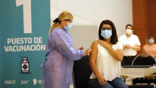 Tercer informe oficial: 99,3% de efectos adversos a Sputnik V fueron "leves y moderados"