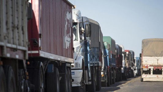 Anuncian para el fin de semana paro y piquetes de transportistas de carga de granos y cereales