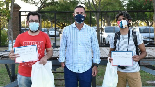 Entrega de certificados a cooperativas que participaron de capacitaciones en higiene y seguridad