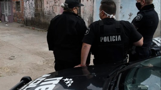 Golpearon y amenazaron de muerte a un hombre porque su perro mordió a una niña