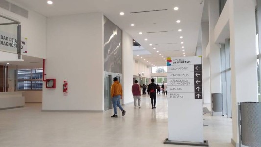 Intentaron asaltarlo, lo apuñalaron y llegó en bicicleta al hospital