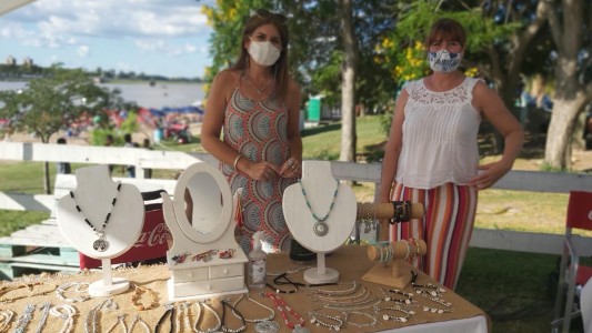 La feria de emprendedores se suma como propuesta recreativa en la Costanera Este