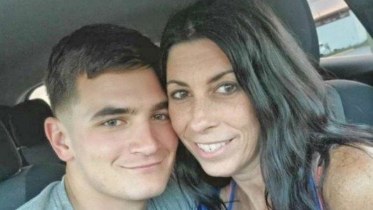 Tiene 50 años, es abuela y conoció al amor de su vida en Tinder: el joven tiene 28 y están por casarse