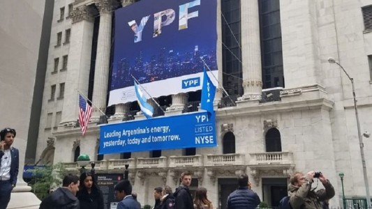 YPF registró fuertes ganancias y bajó el Riesgo País