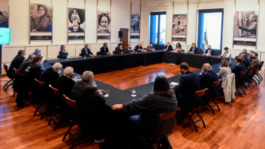 Buscan acuerdo salarial marco entre gremios y empresas: qué porcentaje manejan