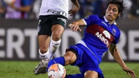 El ex Colón, Sebastián Prediger, renovó contrato y por ahora no vuelve