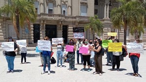 Docentes con titularizaciones revocadas piden por el retorno a su situación anterior