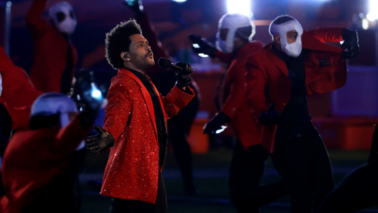 "The Weeknd" brilló en el impactante show de medio tiempo del Super Bowl