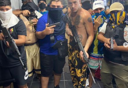 Detuvieron al cantante de rap "Zaramay" y a un pariente del líder de Los Monos