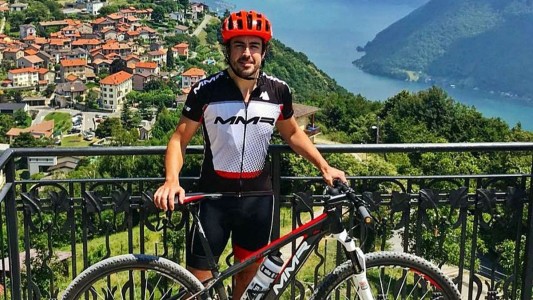 Fernando Alonso operado con éxito de la mandíbula tras su accidente de bicicleta