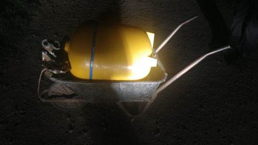 Robó un filtro de pileta y lo trasladaba en una carretilla