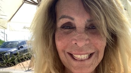 Pata Villanueva debió ser intervenida y su estado es "delicado"