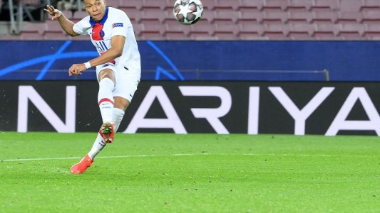 Con tres goles de Mbappé, el PSG goleó al Barcelona por la ida de los octavos de final de la Champions League