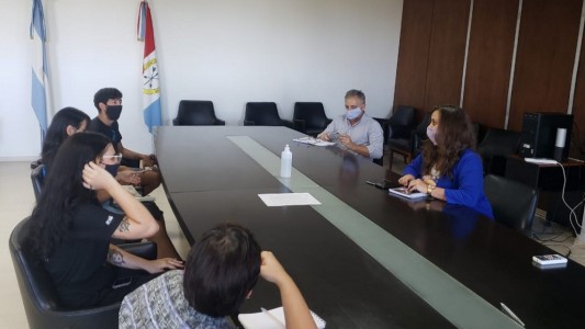 Estudiantes piden por reformas y mejoras edilicias para el Instituto Almirante Brown