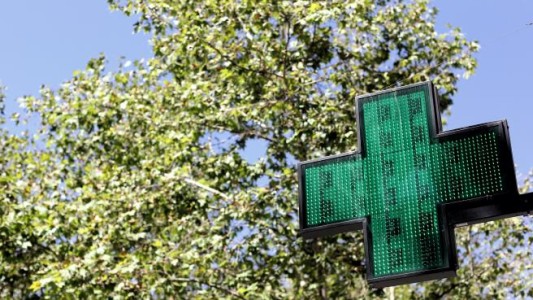 Farmacéuticos piden ser considerados como esenciales para recibir la vacuna