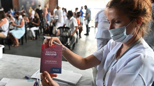 Coronavirus: ministros rechazan críticas a la campaña de vacunación