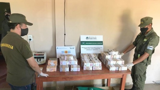 Llevaban 7 millones de pesos y 10 mil dólares: no pudieron justificarlo