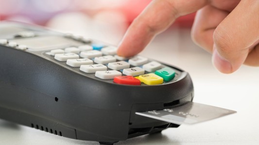 Cómo es el reintegro de hasta $1.000 para compras con tarjeta de débito para jubilados y beneficiarios de AUH