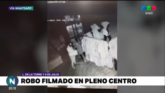 Ladrón inexperto: vació una bolsa de basura porque no tenía cómo llevarse lo robado