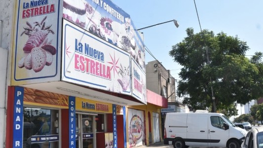 Asaltaron una reconocida panadería y apuñalaron a su dueño