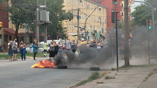 Los vecinos de Las Flores II reclamaron por las reuniones sociales en las calles del barrio