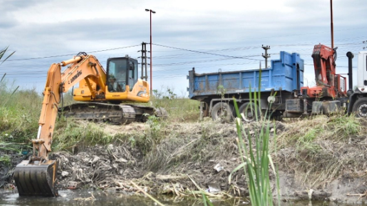 La Municipalidad avanza con la limpieza de canales y desagües pluviales entubados
