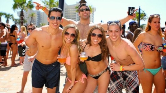 El Gobierno aconseja suspender los viajes de egresados al exterior