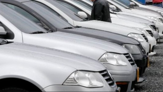 Se necesitan 19,3 salarios promedio para comprar un auto